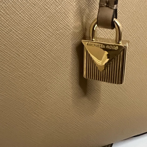 BNWT Michael Kors Large Mercer tote in Camel - Picture 8 of 13